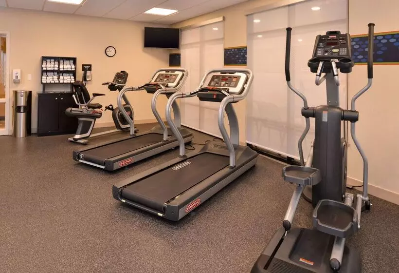 Отель Hampton Inn Omaha Midtownaksarben Area