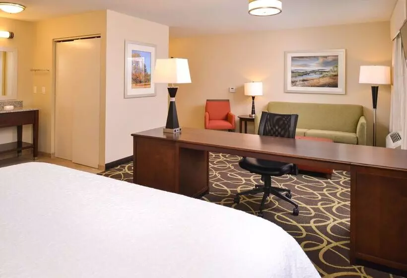 Отель Hampton Inn Omaha Midtownaksarben Area