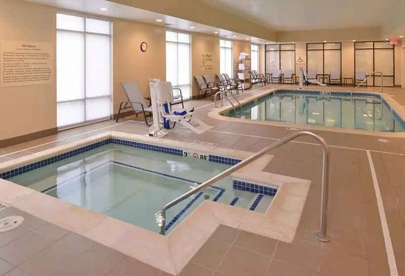 Отель Hampton Inn Omaha Midtownaksarben Area