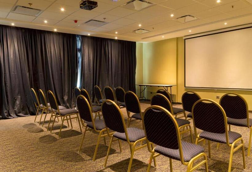 בית מלון כפרי Howard Johnson Neuquen