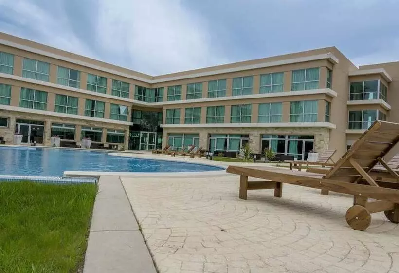 ホテル Howard Johnson Neuquen