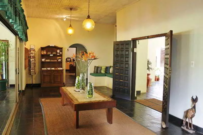 Hotelli Laughing Waters Guest House