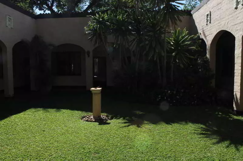 Hotelli Laughing Waters Guest House