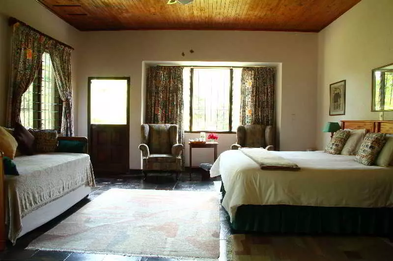 Hotelli Laughing Waters Guest House