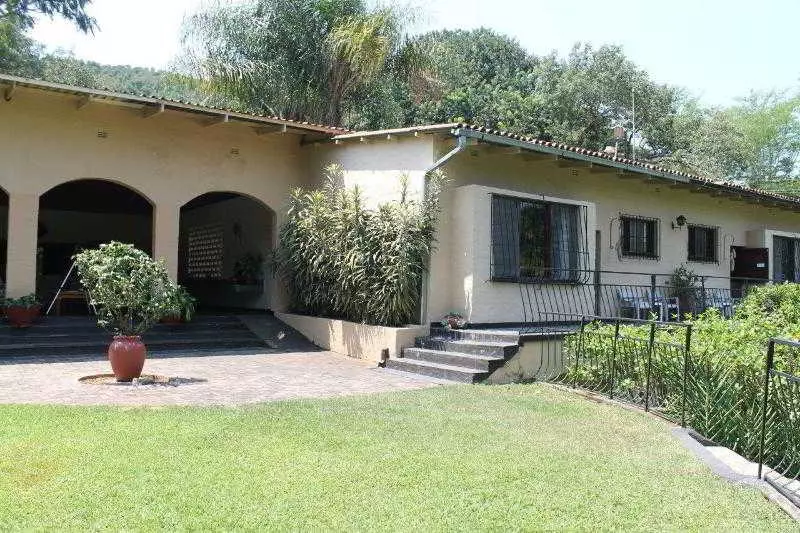 Hotelli Laughing Waters Guest House