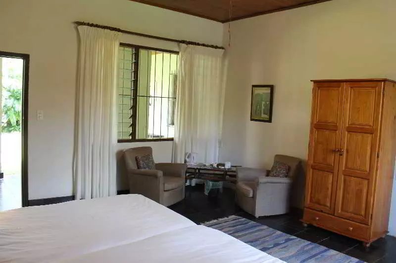 Hotelli Laughing Waters Guest House