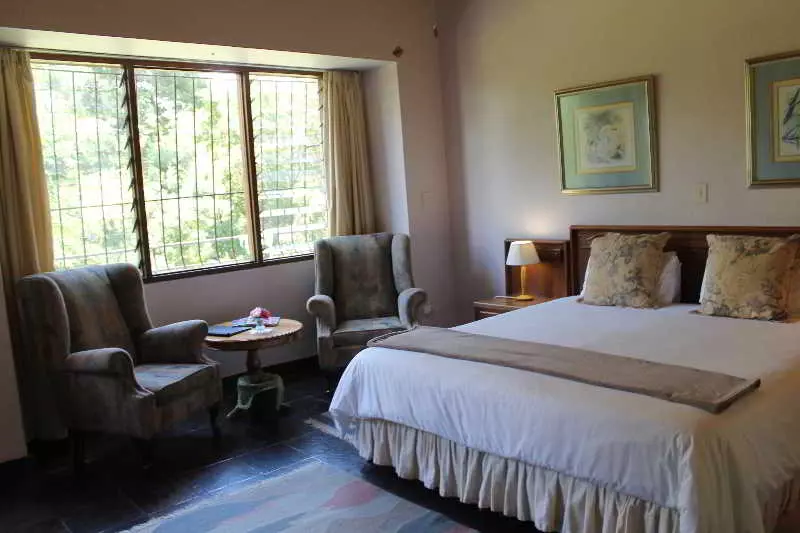 Hotelli Laughing Waters Guest House