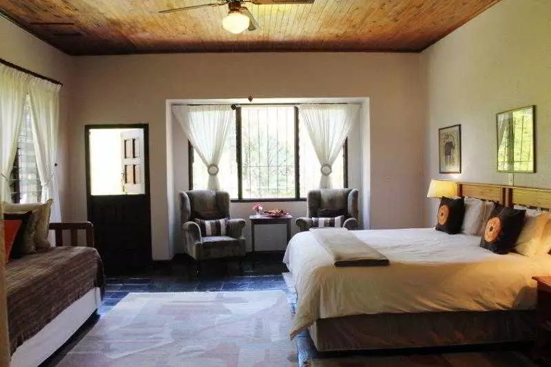 Hotelli Laughing Waters Guest House