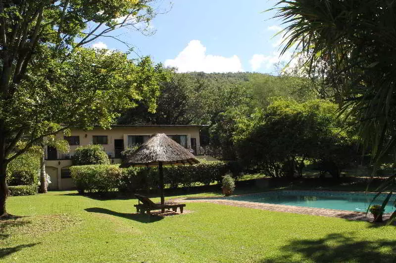Hotelli Laughing Waters Guest House