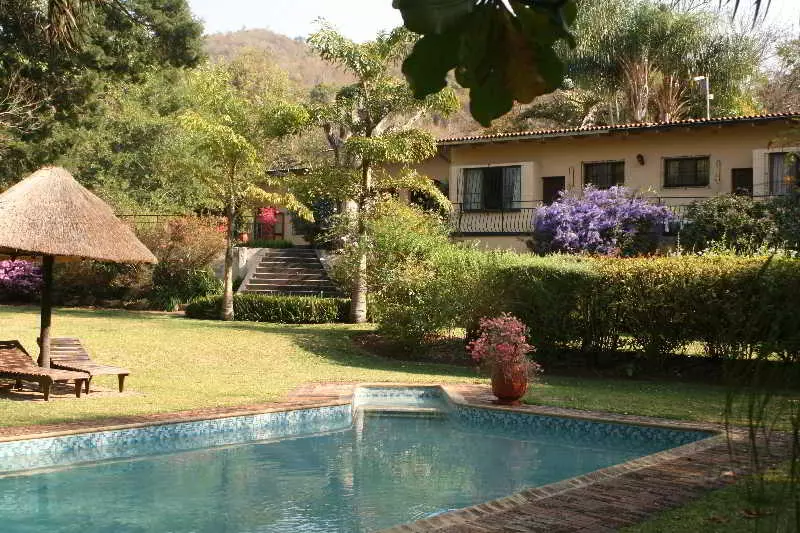 Hotelli Laughing Waters Guest House
