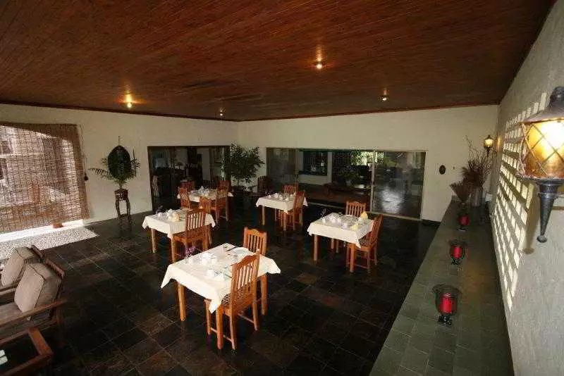 Hotelli Laughing Waters Guest House