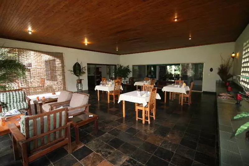Hotelli Laughing Waters Guest House