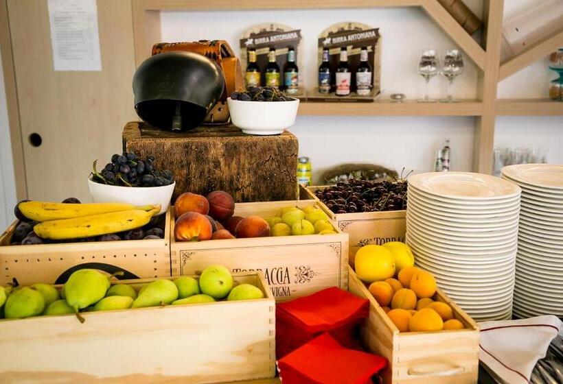 Отель Mirtillo Rosso Family