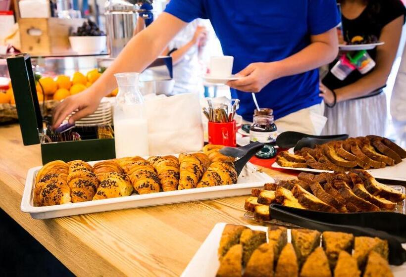 Отель Mirtillo Rosso Family