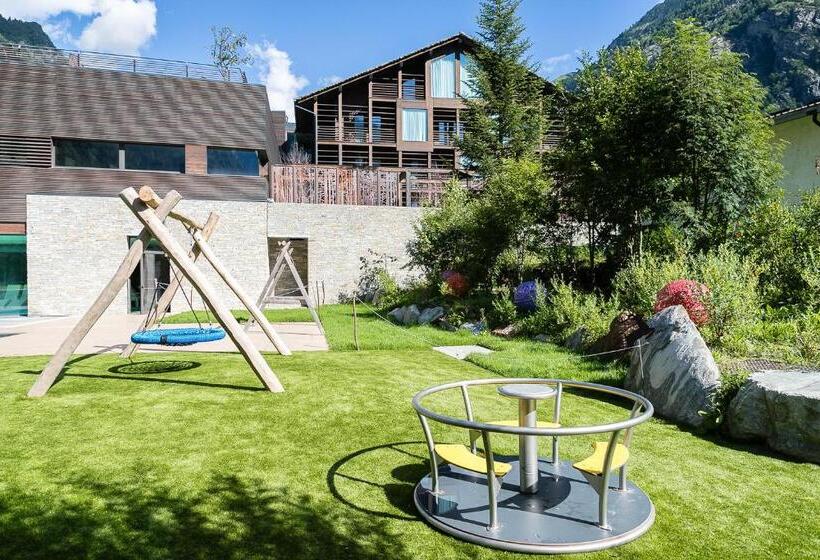 Отель Mirtillo Rosso Family