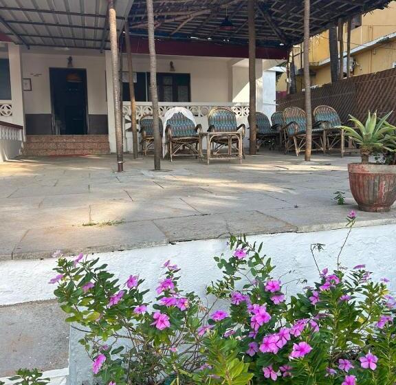 هتل Ocean View Goan Beach House