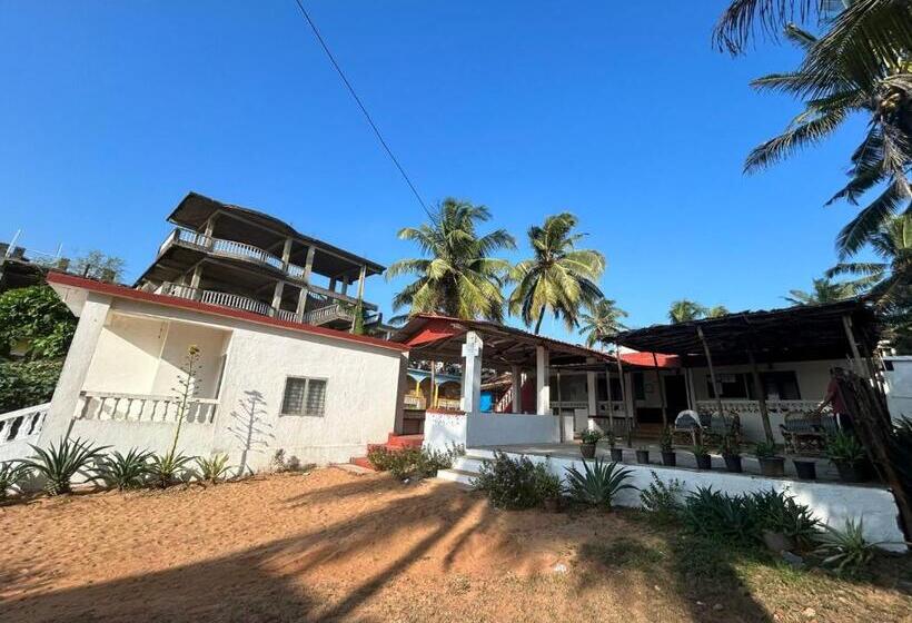 هتل Ocean View Goan Beach House