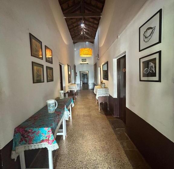 هتل Ocean View Goan Beach House