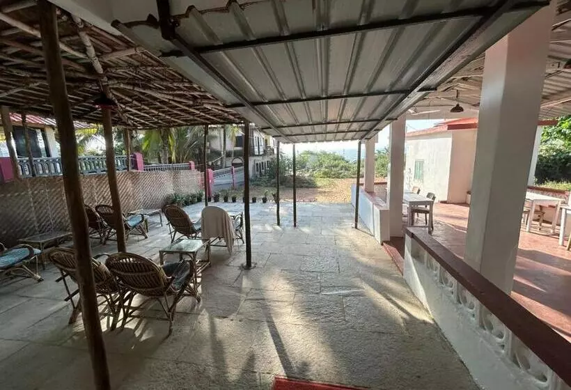 هتل Ocean View Goan Beach House