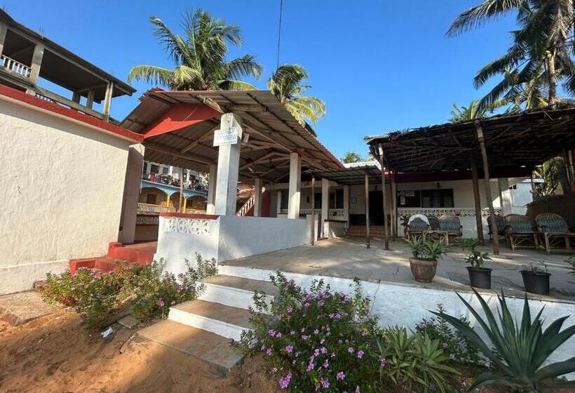 هتل Ocean View Goan Beach House