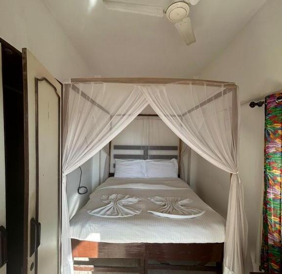 هتل Ocean View Goan Beach House