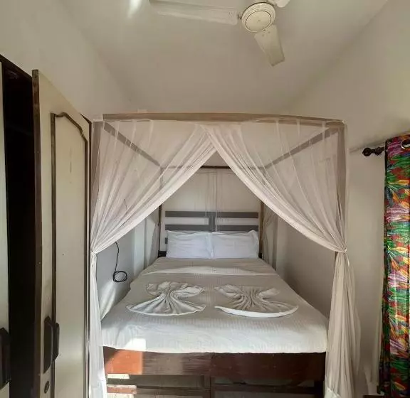 هتل Ocean View Goan Beach House