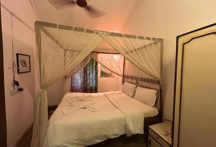 هتل Ocean View Goan Beach House