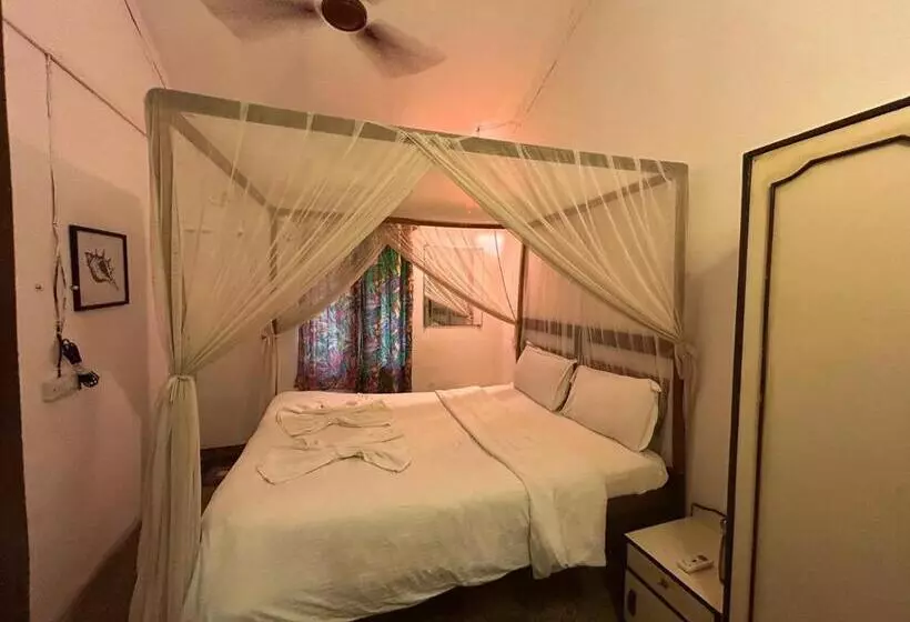 هتل Ocean View Goan Beach House