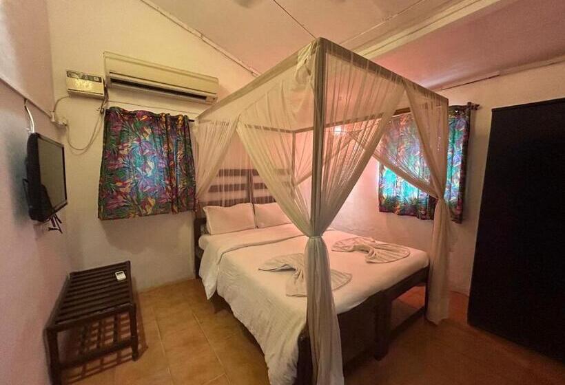 هتل Ocean View Goan Beach House