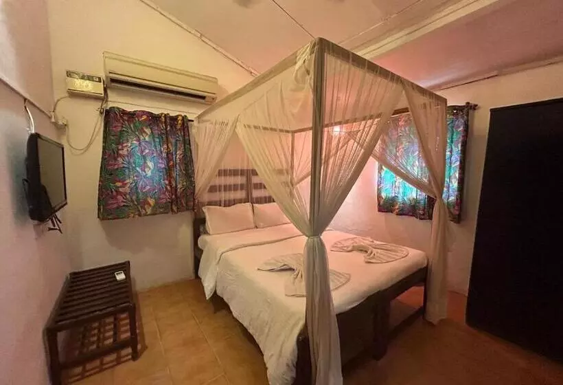 هتل Ocean View Goan Beach House