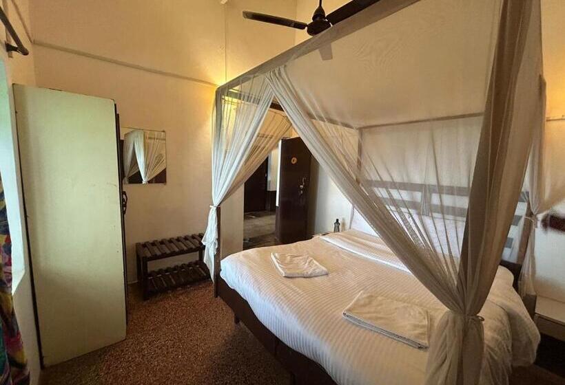 هتل Ocean View Goan Beach House