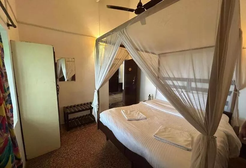 هتل Ocean View Goan Beach House