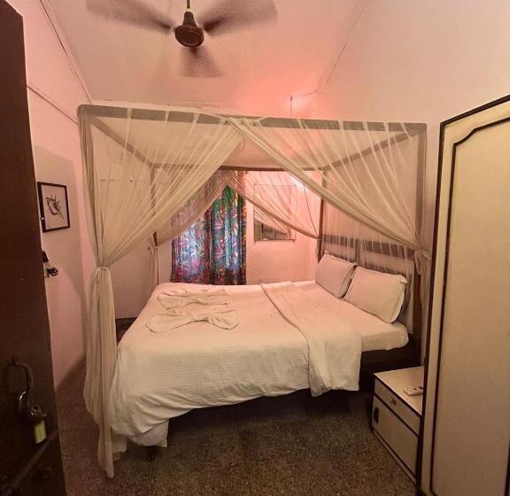 هتل Ocean View Goan Beach House