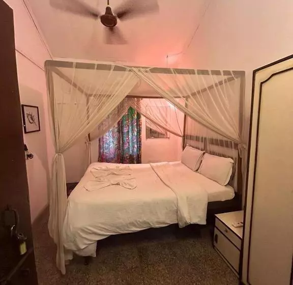 هتل Ocean View Goan Beach House