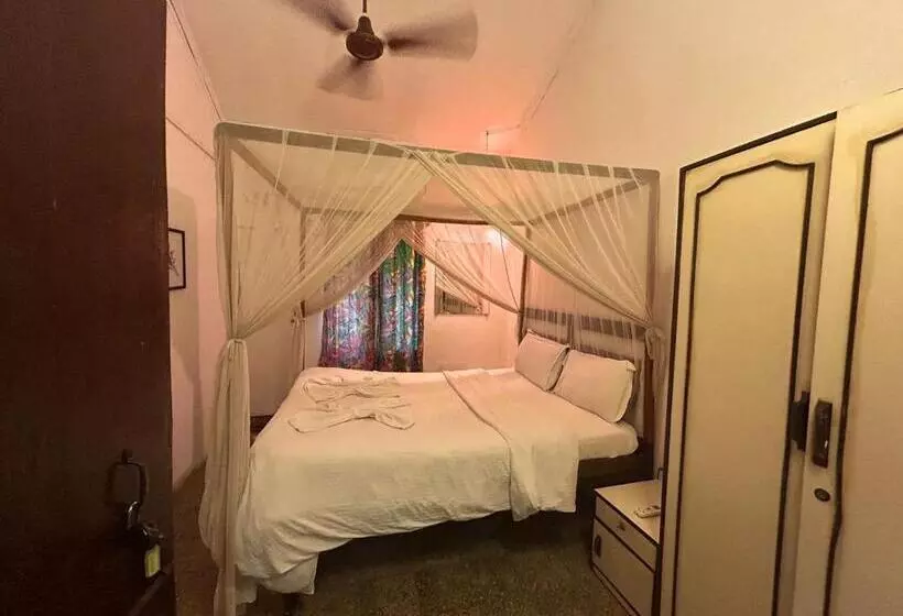 هتل Ocean View Goan Beach House