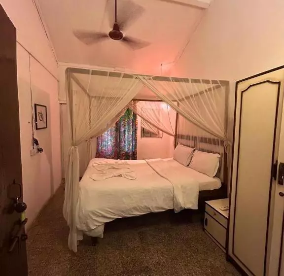 هتل Ocean View Goan Beach House