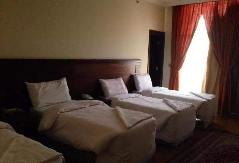 בית מלון כפרי Qasr Alazzizia