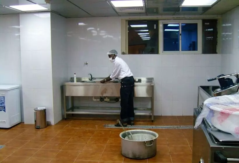 בית מלון כפרי Qasr Alazzizia