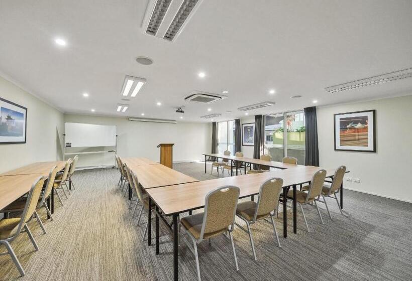 Отель Quest Breakfast Creek