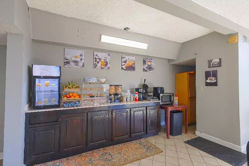 OYO Hotel Brownsville TN I-40