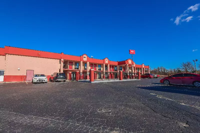 OYO Hotel Brownsville TN I-40