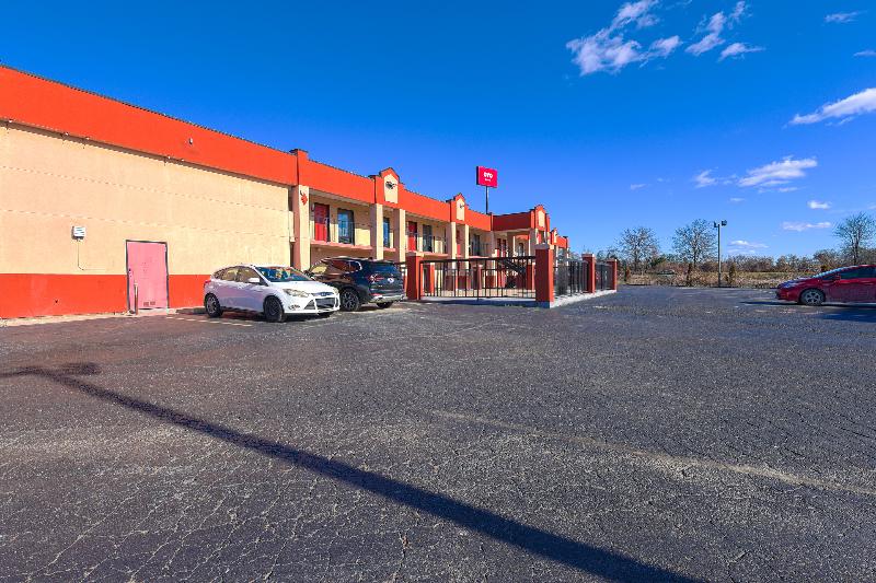 OYO Hotel Brownsville TN I-40