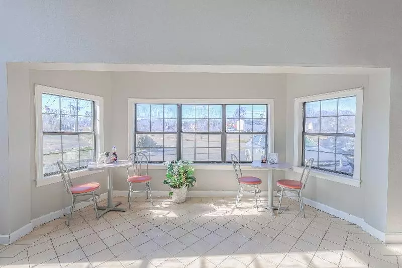 OYO Hotel Brownsville TN I-40