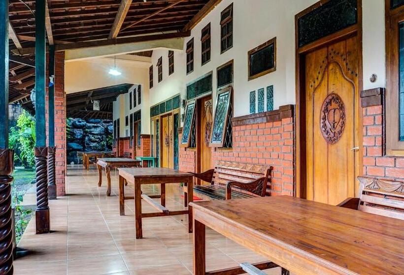 Hotel Spot On 92332 Griyo Werdiningsih