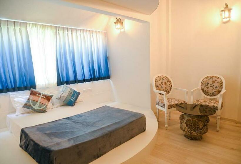 The Voyage Cafe Hostel Cowork