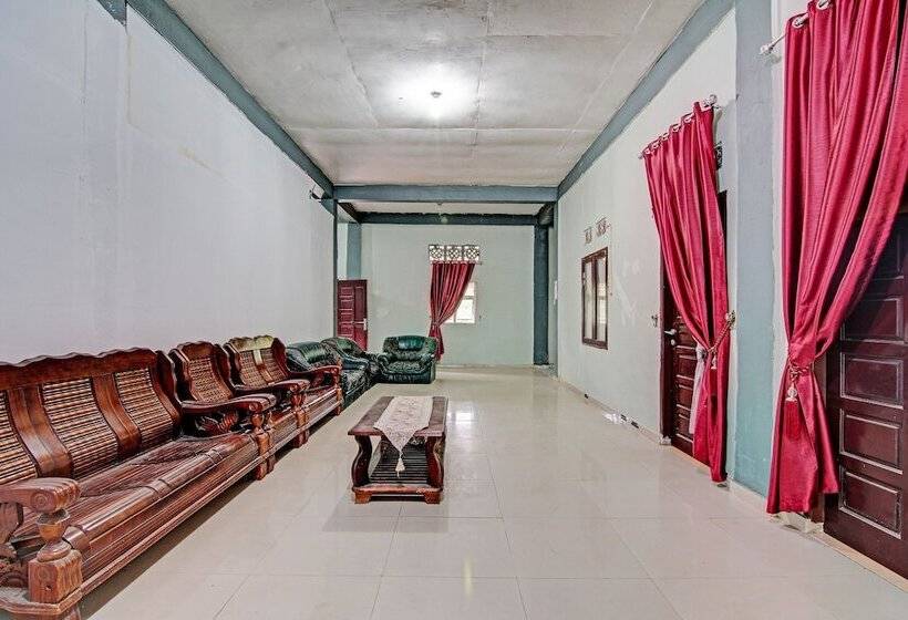 בית מלון כפרי Oyo 92302 Salsa Homestay Syariah