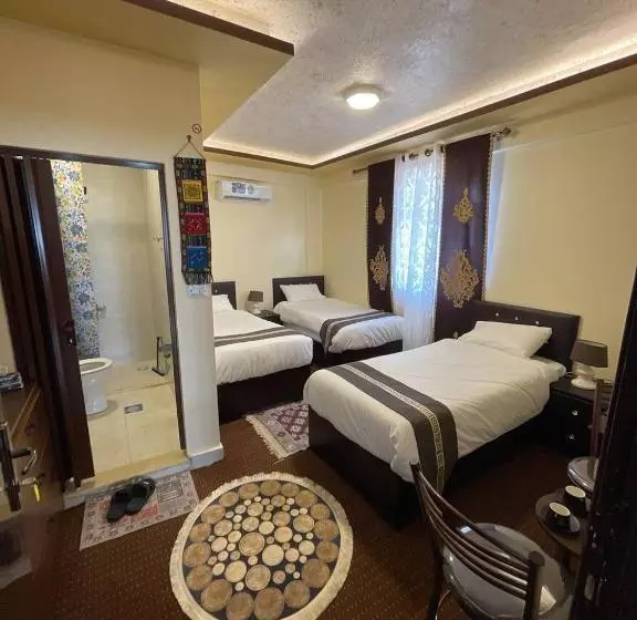 پانسیون Ad Deir Guesthouse