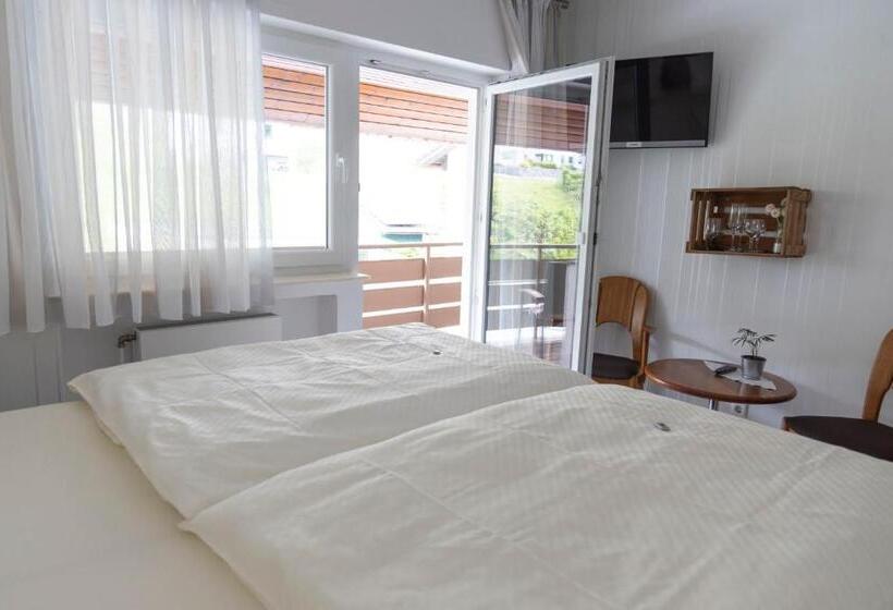 הוסטל Weinhaus Henerichs