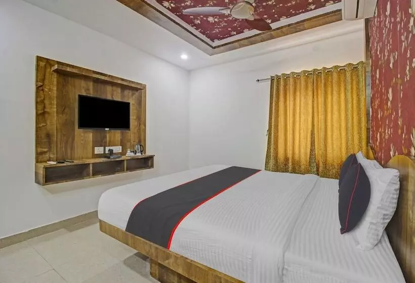 ホテル Collection O Vinayaka Luxury Stays