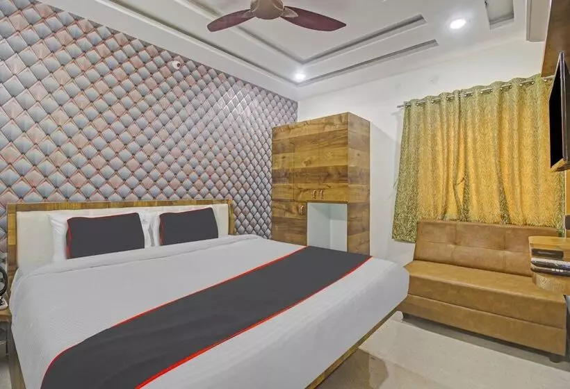 ホテル Collection O Vinayaka Luxury Stays